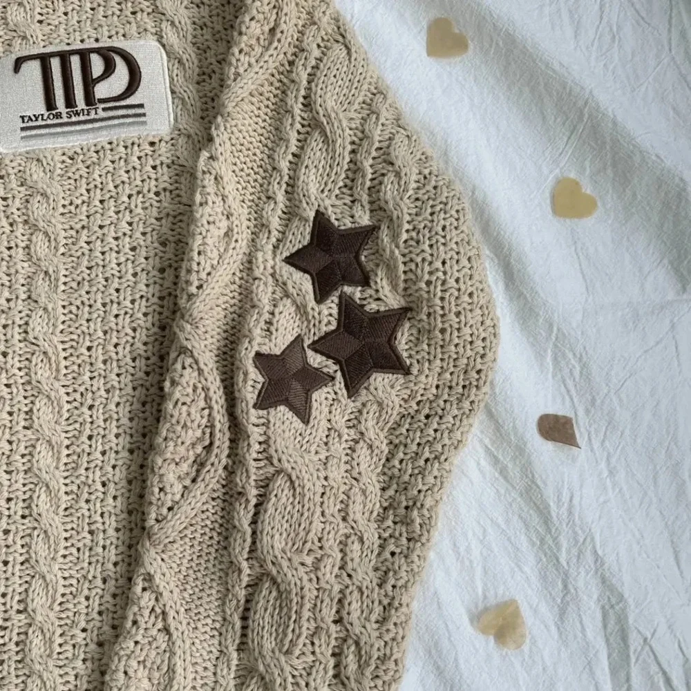 Taylor Swift Beige Cable Knit Cardigan - Picture 3 of 4